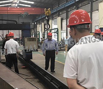 Anwendungen der hydraulischen Eagle-Schere: Leistungsstarke Lösungen für Abbruch- und Recyclingarbeiten im Schwerlastbereich