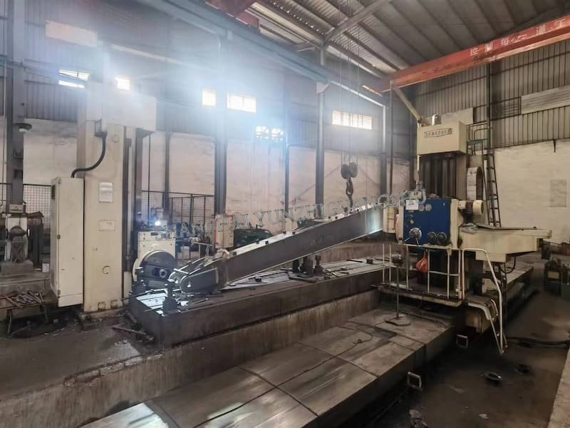 robot is producing long reach boom