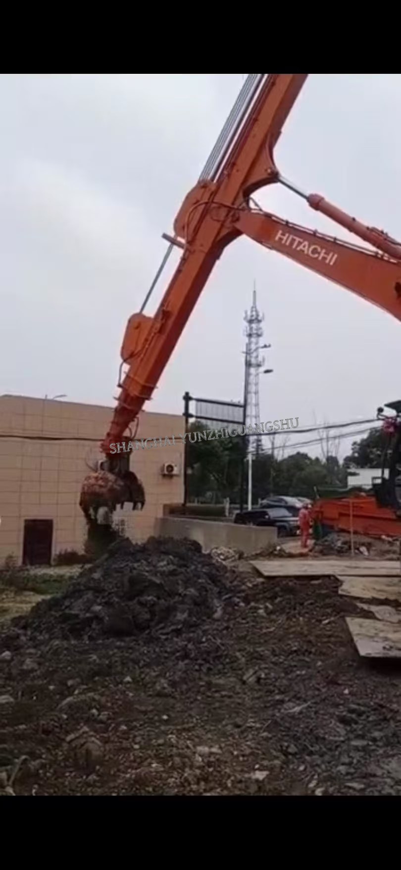hydraulic telescopic arm is working